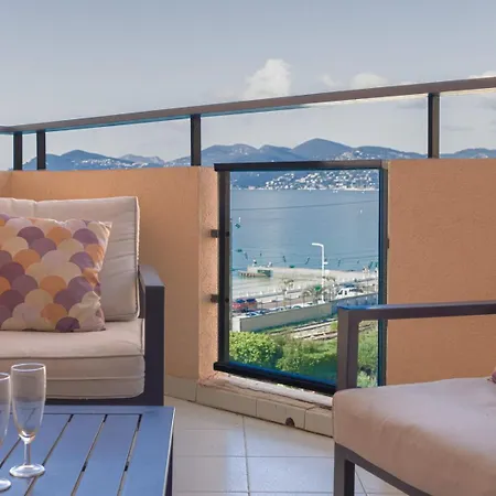 Serene Azure Apt With Riveria View Apartment
