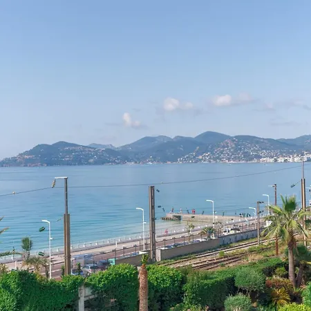 Serene Azure Apt With Riveria View Apartment *